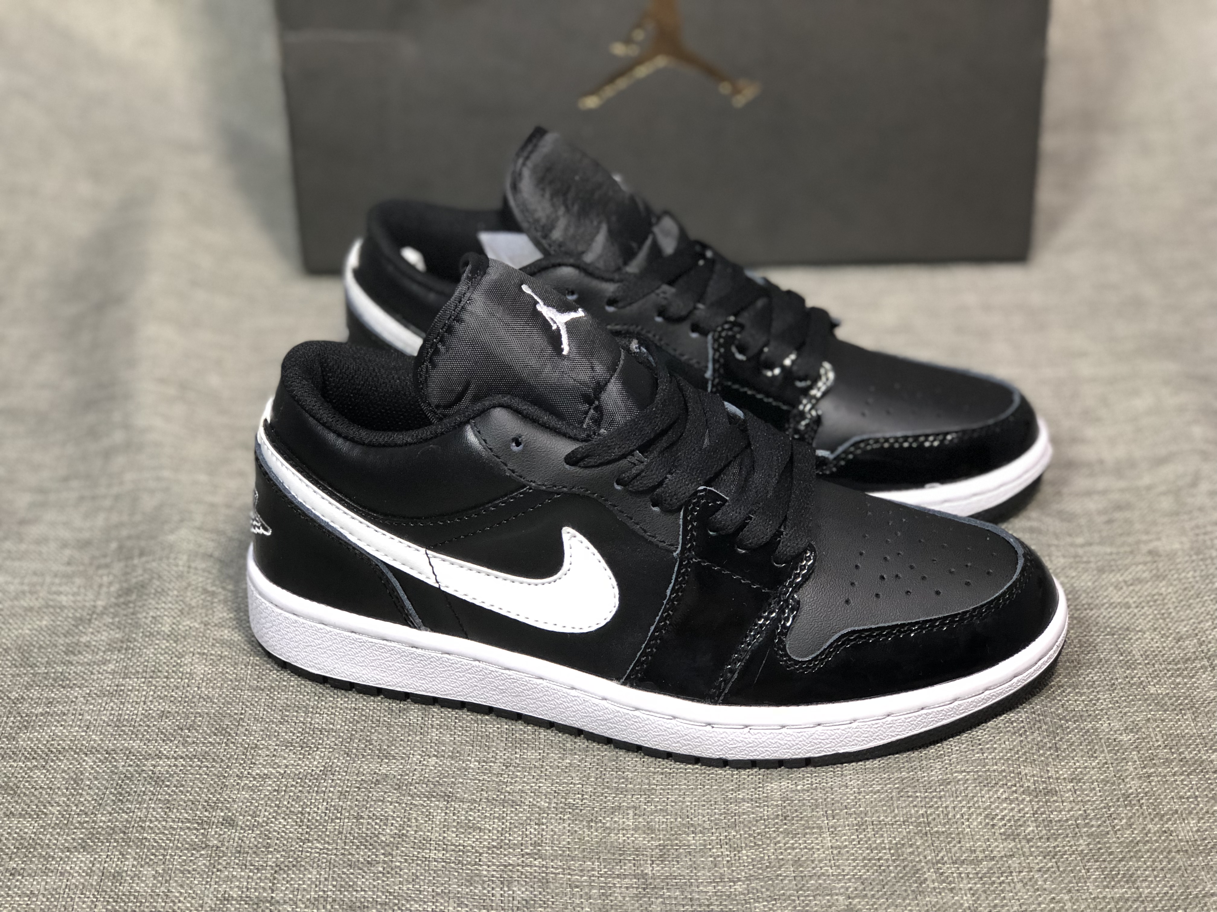 Air Jordan 1 Low Black White